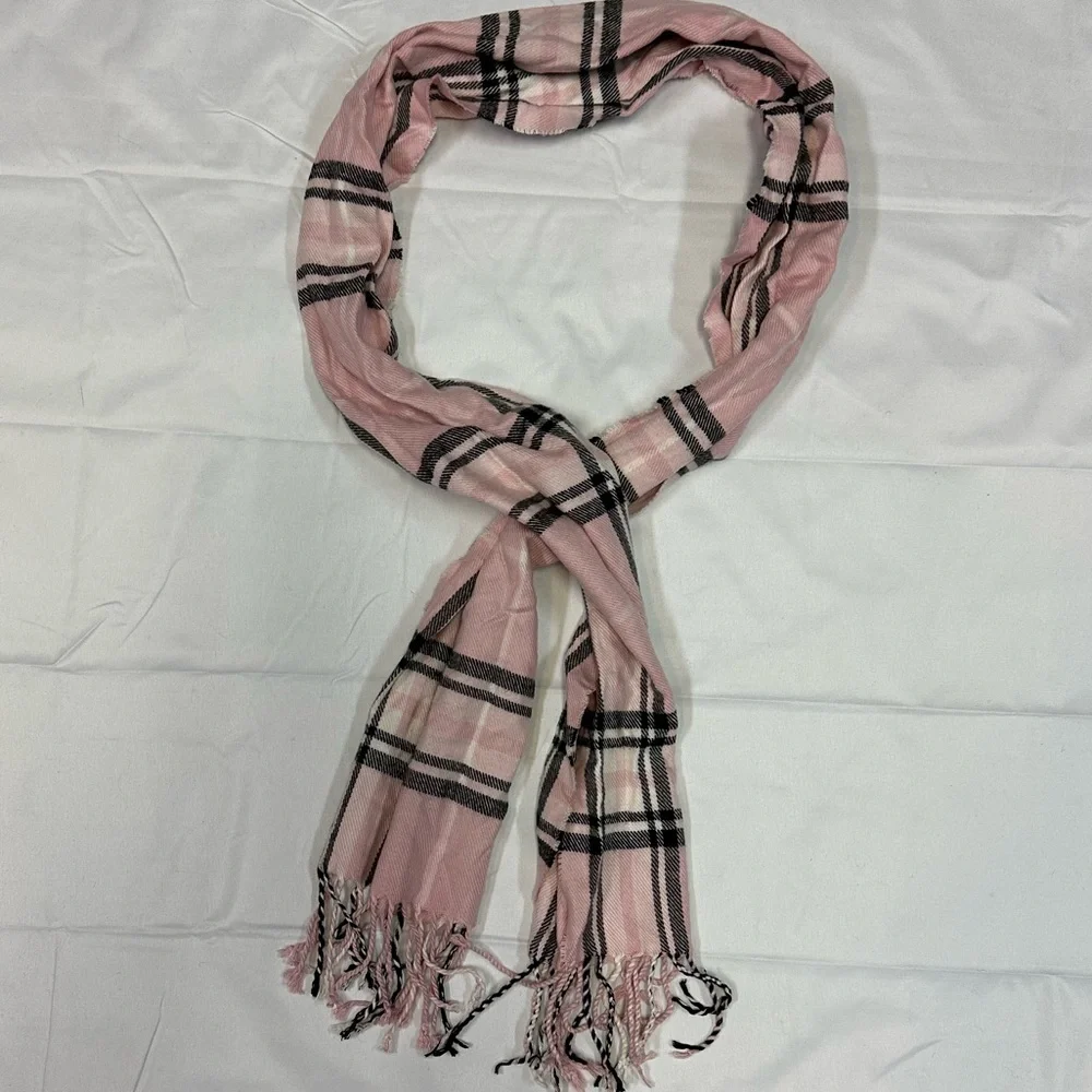 Croft and Barrow Plaid Scarf With Fringe 100% Acrylic Ladies Size O/S Like New